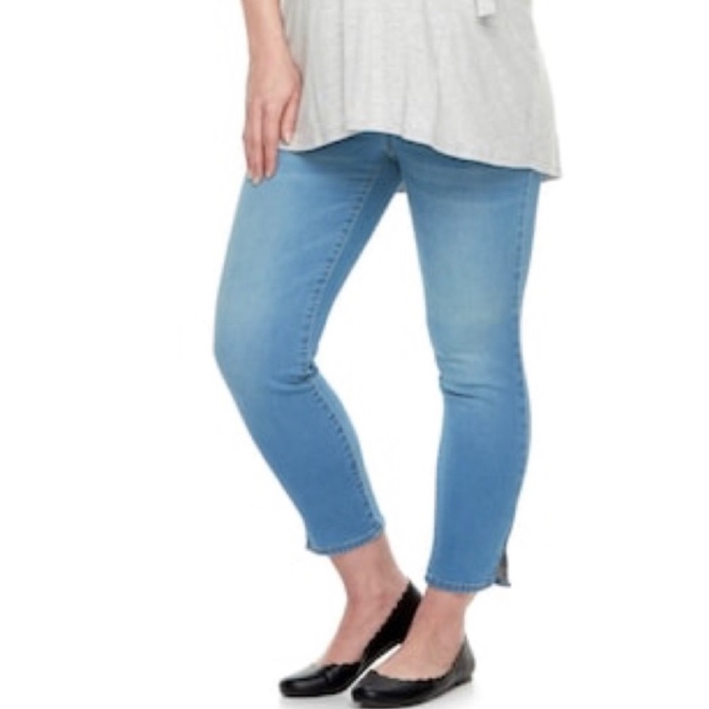 A Glow Maternity Light Wash Stretch Jean Capris